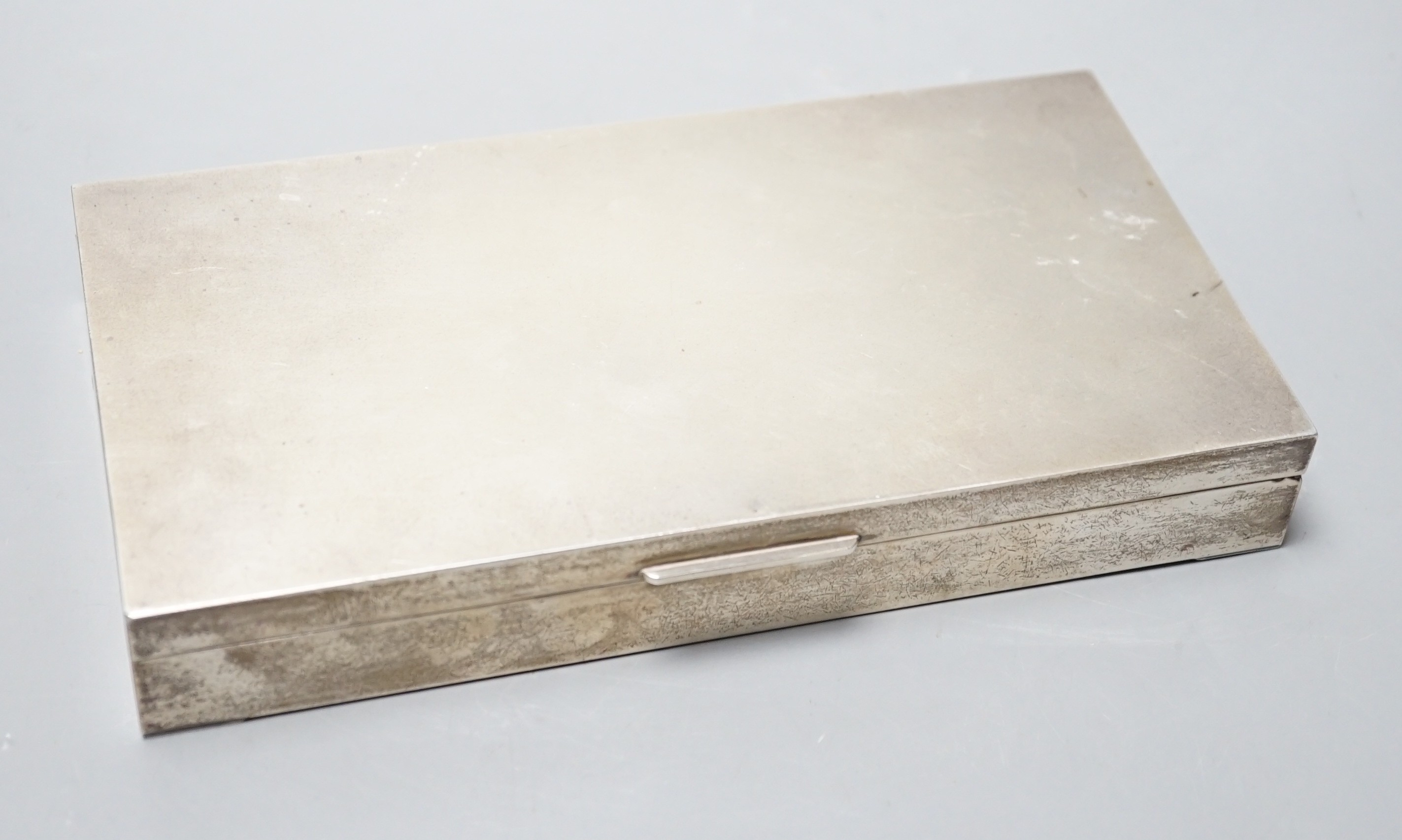 A modern 925 white metal mounted rectangular cigarette box, 20.8cm.